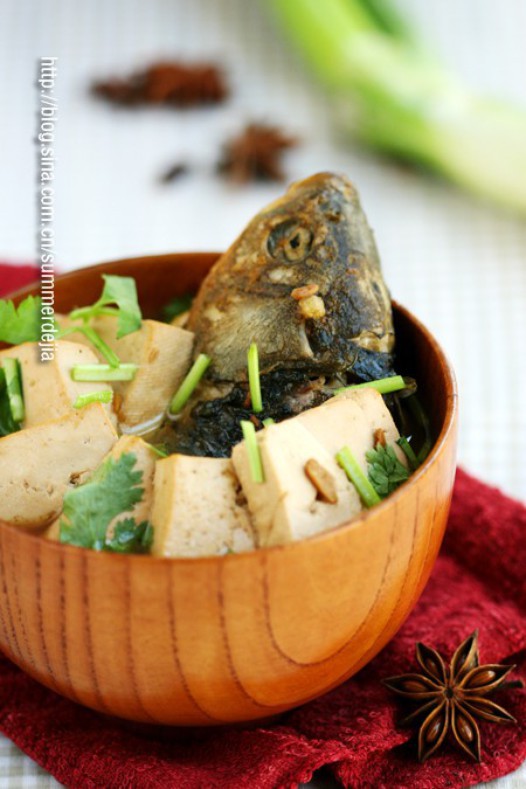 酱鲫鱼炖豆腐的做法
