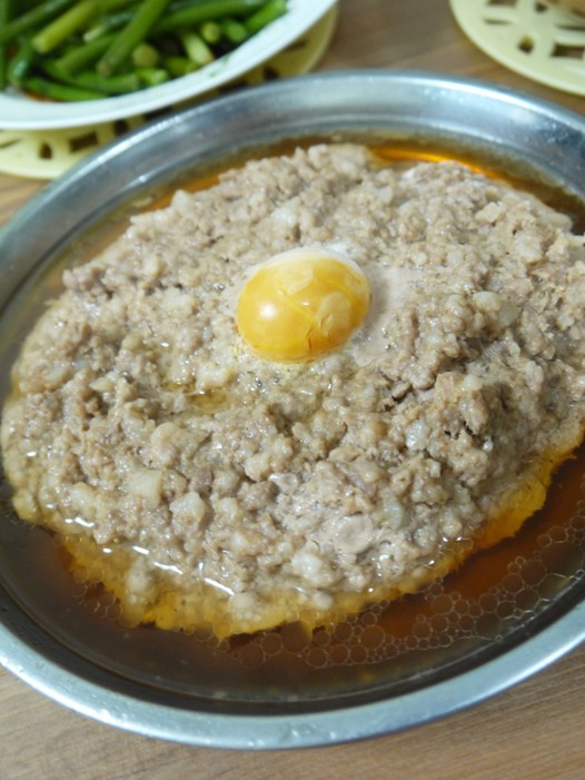 咸蛋蒸肉饼的做法