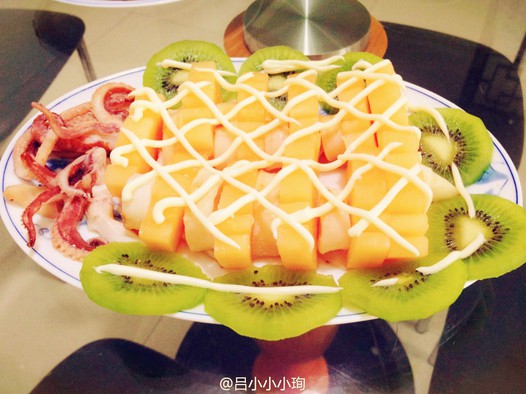哈密瓜鲜鱿沙律的做法