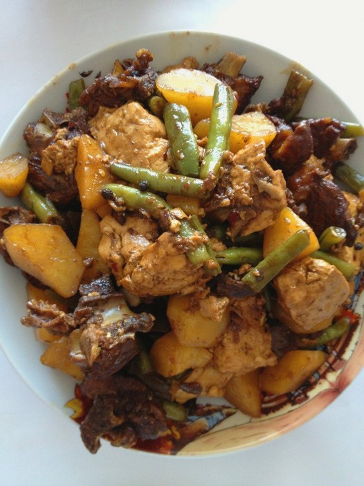 烩菜(豆腐豆角土豆烩排骨)的做法