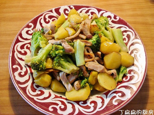 土豆西兰花肉片的做法
