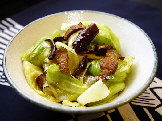 烟熏肉手撕包菜的做法