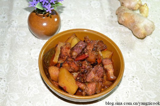 土豆烧肉的做法