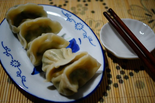 鸡蛋虾仁韭菜猪肉饺子的做法