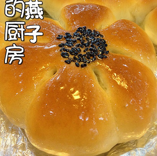 蜂蜜红豆沙餐包的做法