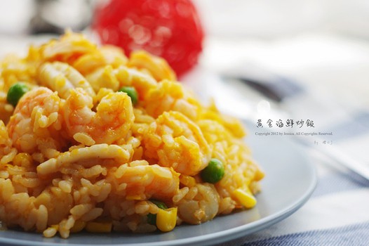 黄金海鲜炒饭的做法