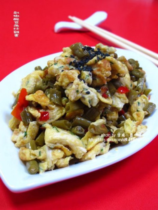剁椒酸豆角炒鸡蛋的做法