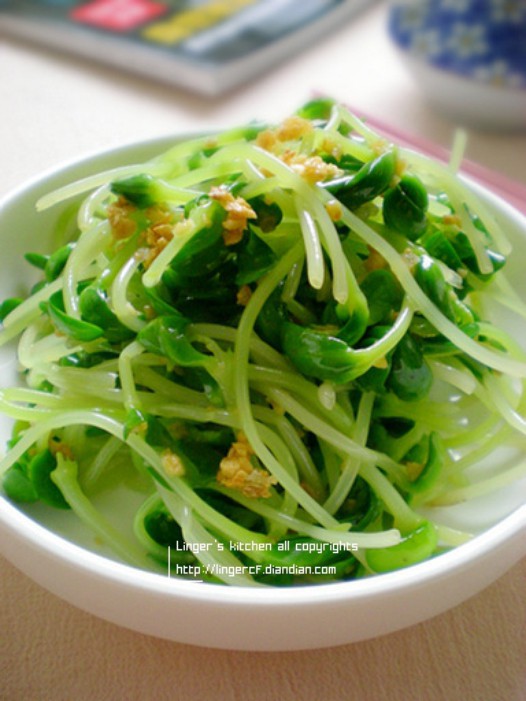 蒜拌黑豆芽的做法