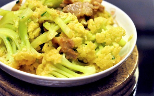 花菜炒肉片的做法