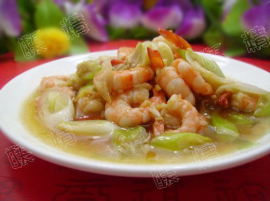 大葱烧虾仁的做法
