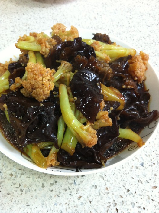 花菜炒木耳的做法