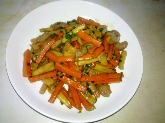 杏鲍菇红萝卜炒瘦肉的做法