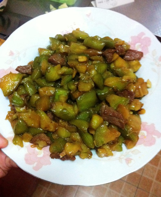 茄丁炒肉的做法