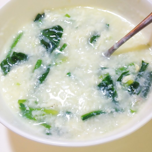 菠菜鸡蛋粥的做法