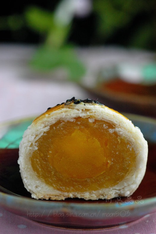 酥皮蛋黄月饼的做法