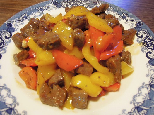 彩椒黑椒牛肉粒的做法