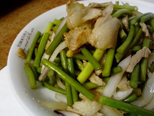 洋葱蒜薹小炒肉的做法