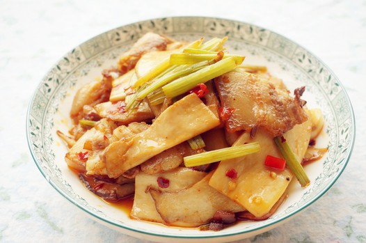 五花肉爆炒杏鲍菇的做法