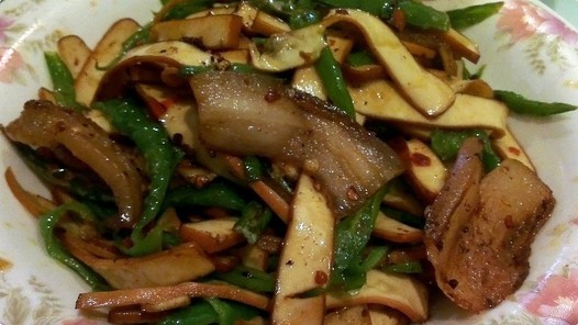 青椒香干回锅肉的做法