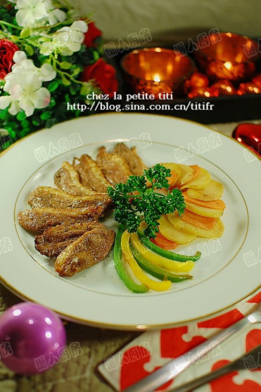 铁板烤鸭胸佐肉桂土豆片的做法