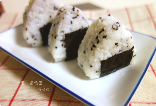 鸡蛋三角饭团的做法