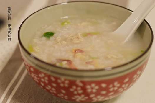 家常瘦肉鱿鱼粥的做法