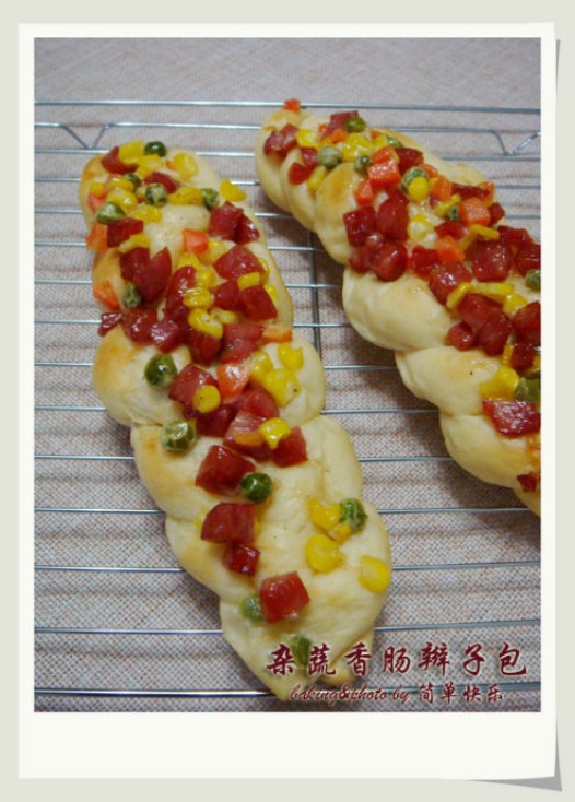 杂蔬香肠辫子包的做法