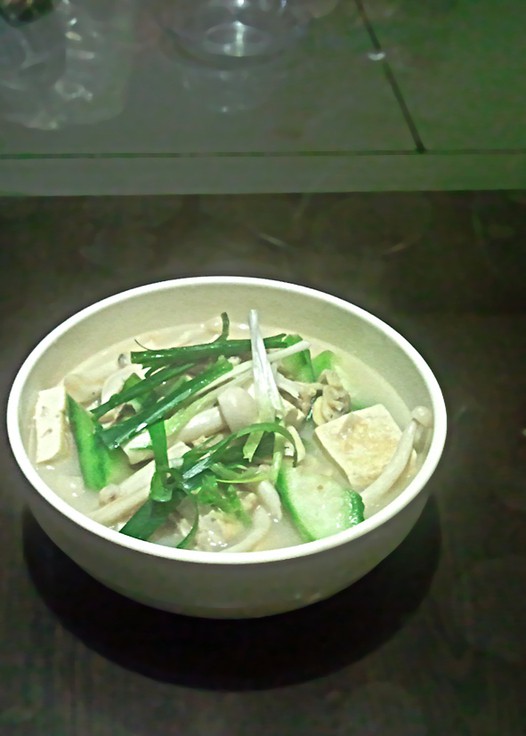 花甲胜瓜豆腐汤的做法