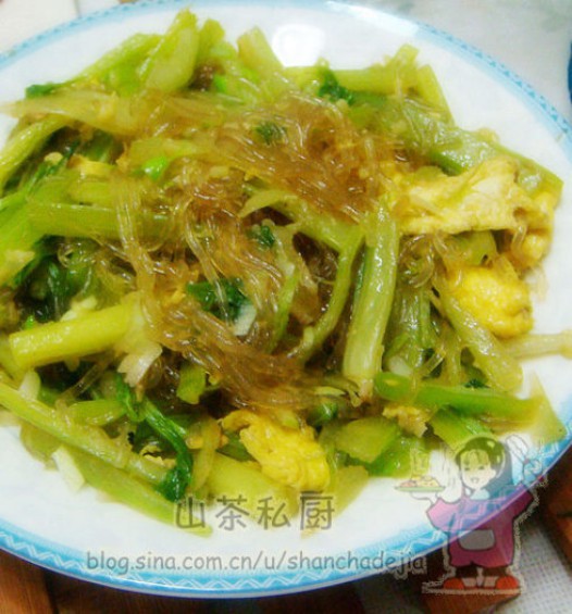 芹菜炒粉的做法