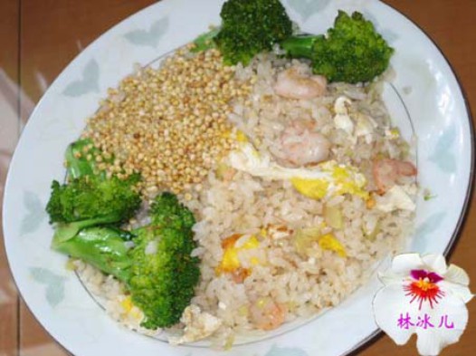炒米虾仁鸡蛋饭的做法