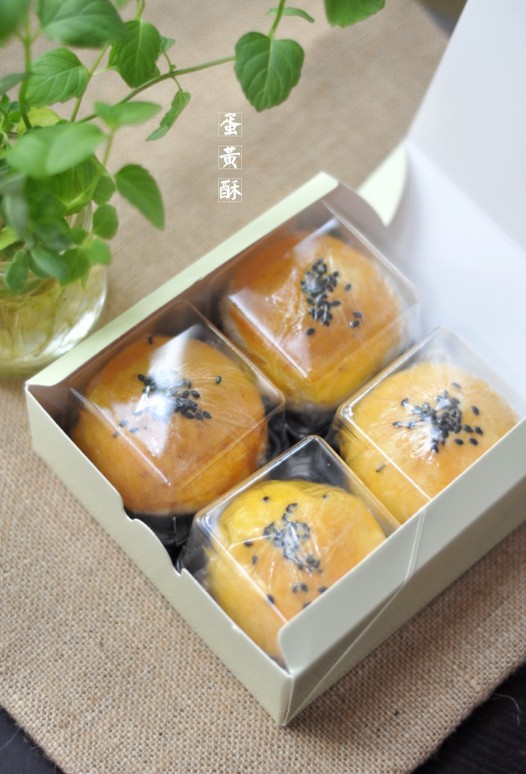 咖喱肉松蛋黄酥的做法