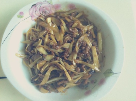 茭白炒牛肉的做法