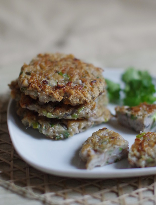 莲藕鱼饼的做法