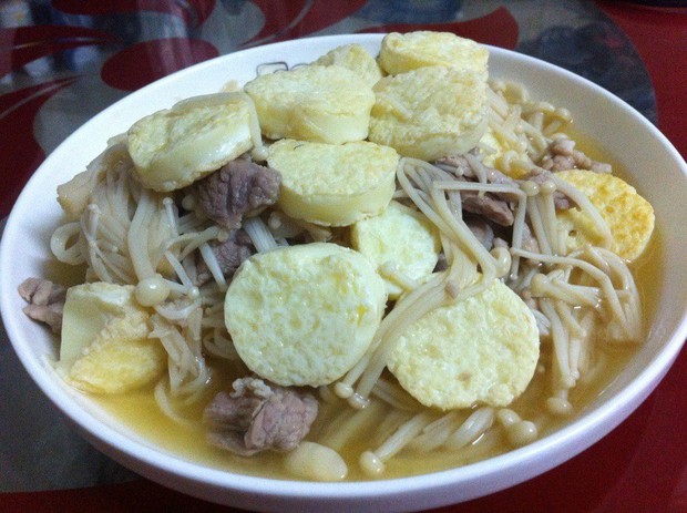 金针菇瘦肉煮日本豆腐的做法