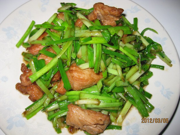 蒜苗炒肉的做法