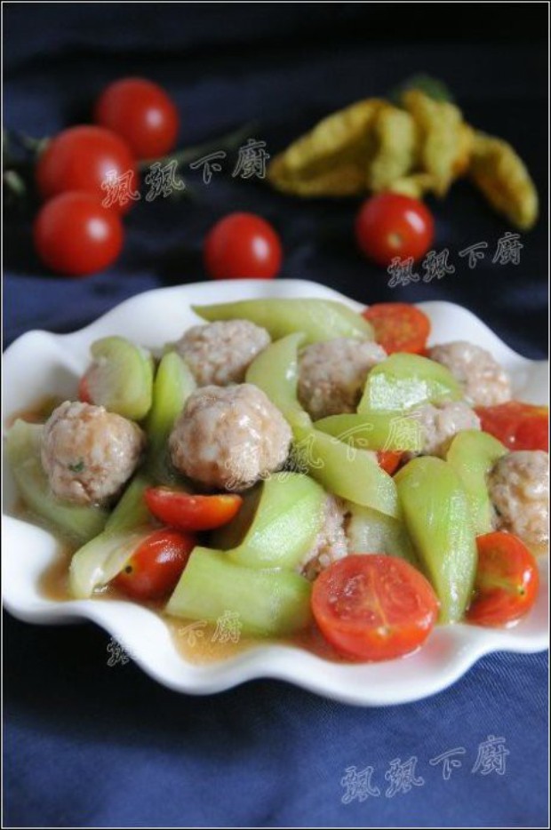 丝瓜溜丸子的做法