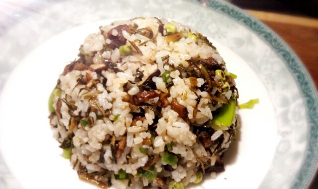 咸菜腊肉炒饭的做法