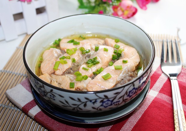 三文鱼蒸肉饼的做法