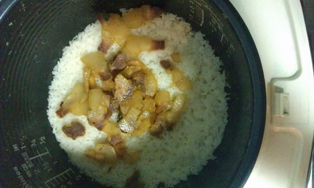 腊肉焗饭的做法