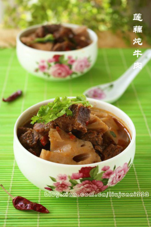 莲藕炖牛肉的做法