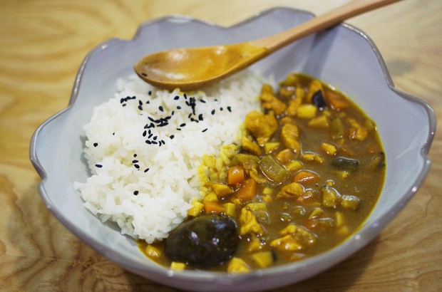 咖喱鸡肉蘑菇饭的做法
