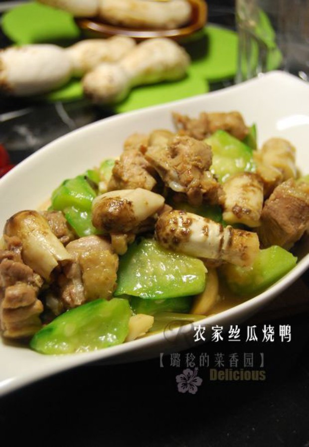 农家丝瓜烧鸭的做法
