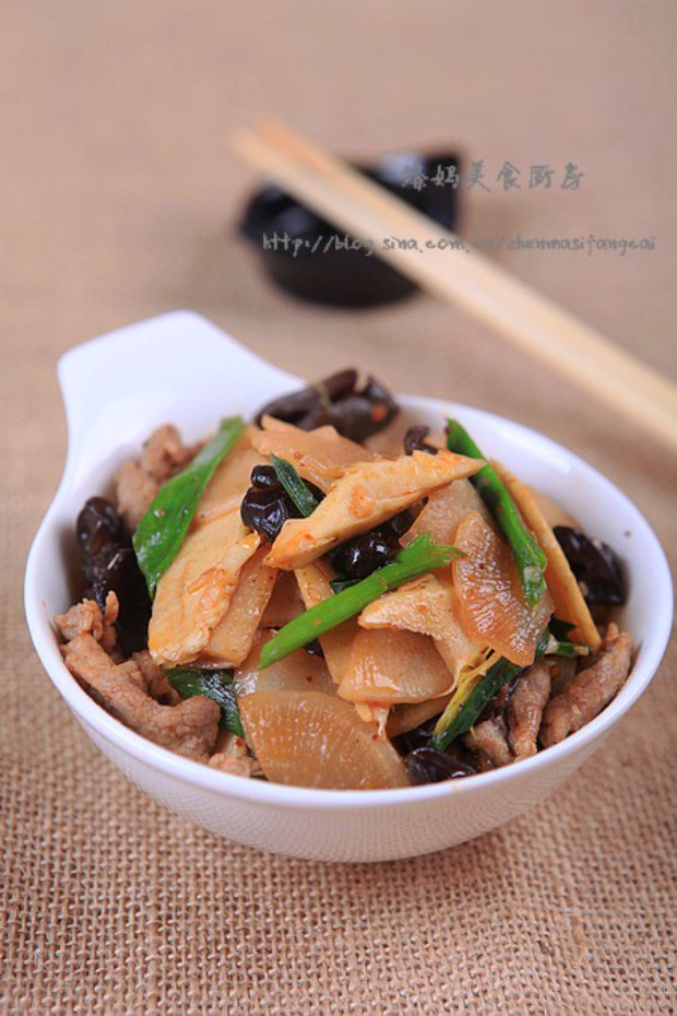 萝卜蒜苗炒肉片的做法