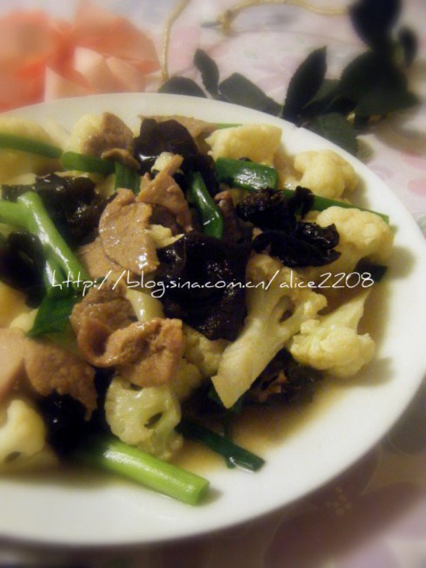 菜花木耳炒肉片的做法