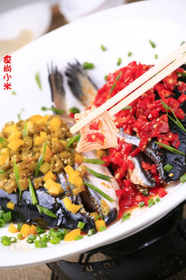 双椒鱼头的做法