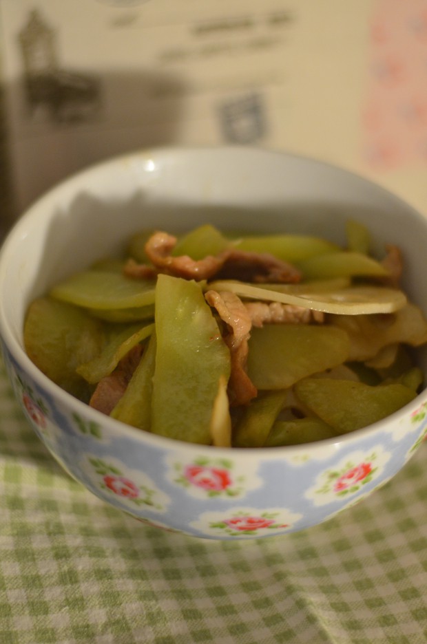 莴笋鲜藕炒肉片的做法