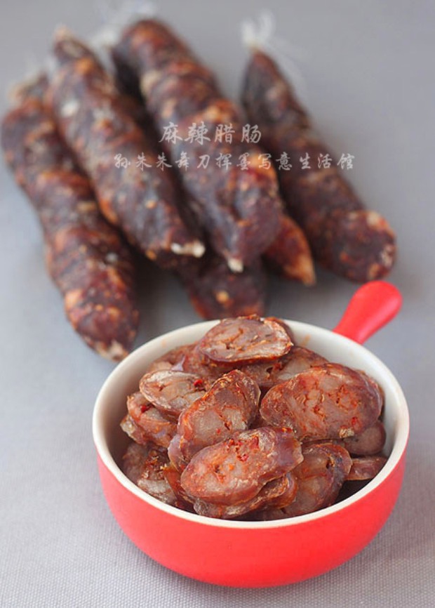 麻辣腊肠的做法