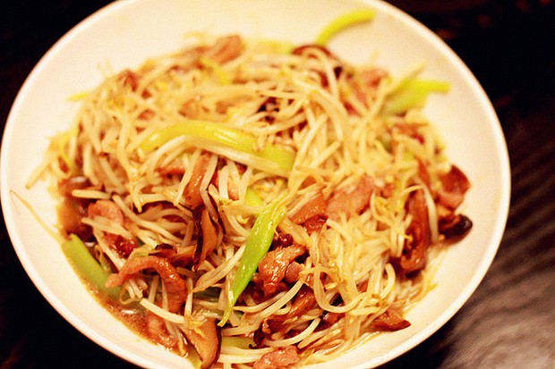 豆芽香菇炒肉丝的做法
