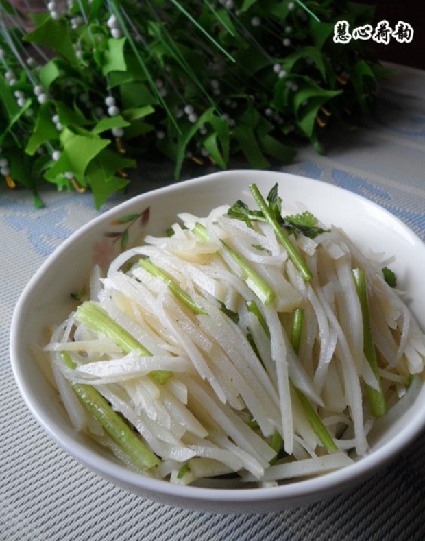 呛拌香菜土豆丝的做法