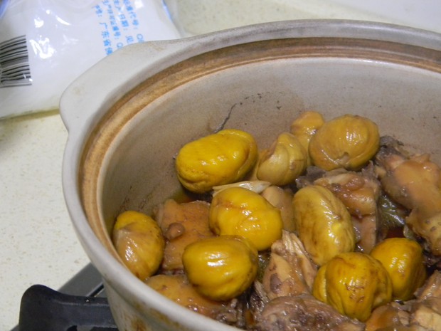 白酒栗子焖鸡的做法